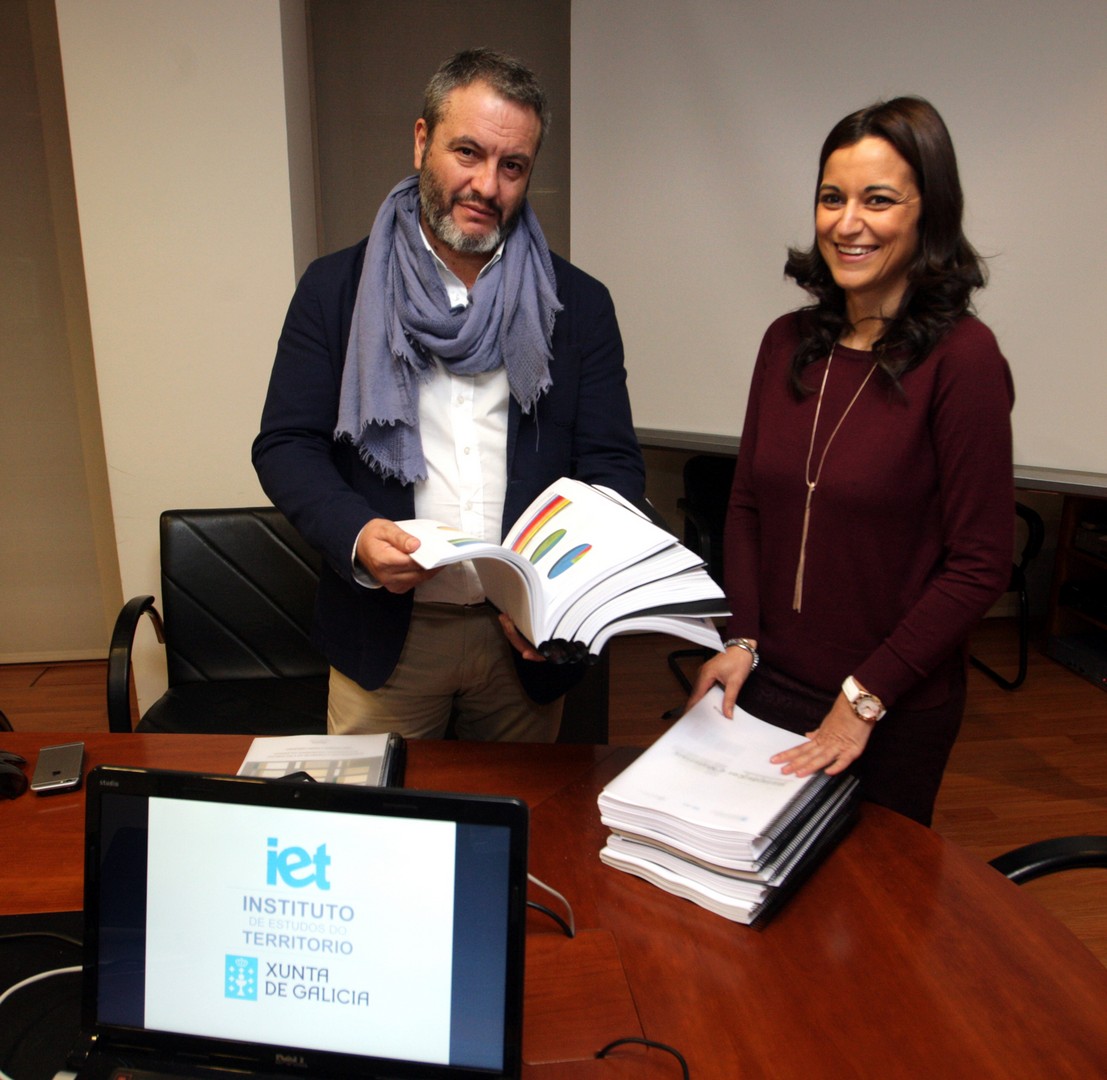 O COAG entrega o traballo elaborado para a redacción da Guía de Cor e Materiais de Galicia